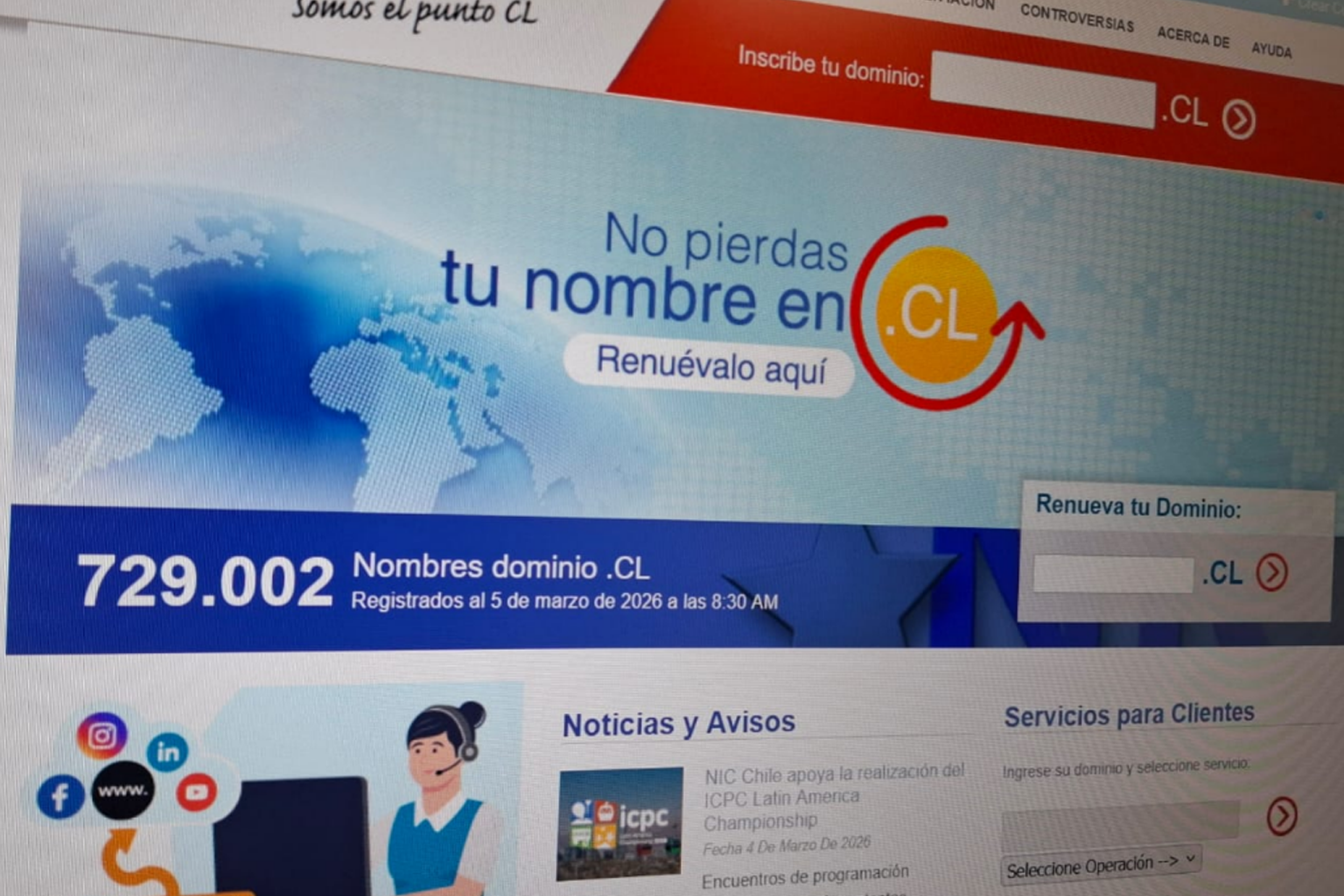 alt="Dilema de elección entre dominio chileno .cl y dominio global .com para negocios en Santiago"